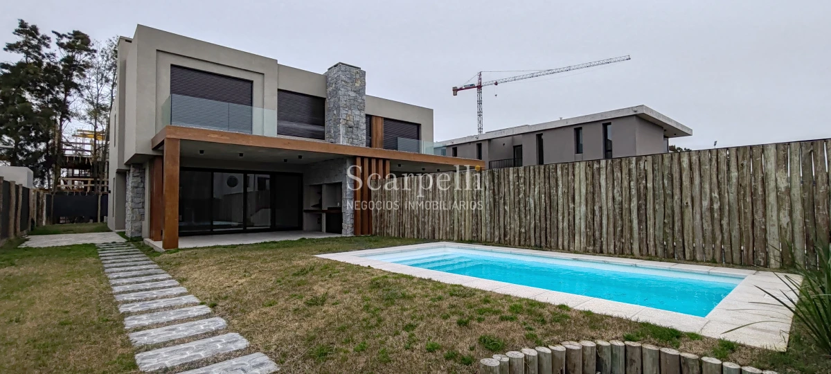 Casa ID.48909 - Estrene Julio 2025 Barrio Parque II con Centro Comercial a escasos 380 mts.