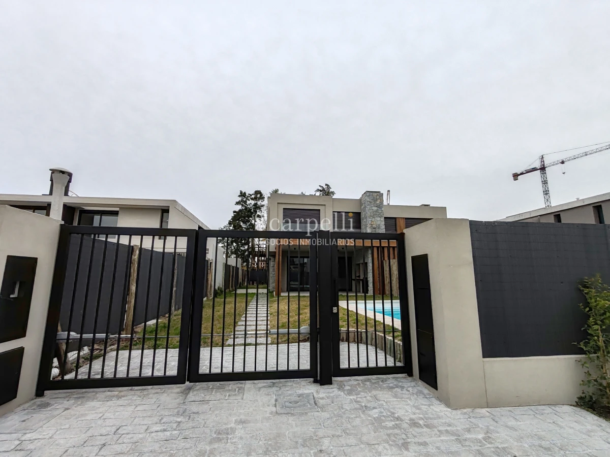 Casa ID.48909 - Estrene Julio 2025 Barrio Parque II con Centro Comercial a escasos 380 mts.