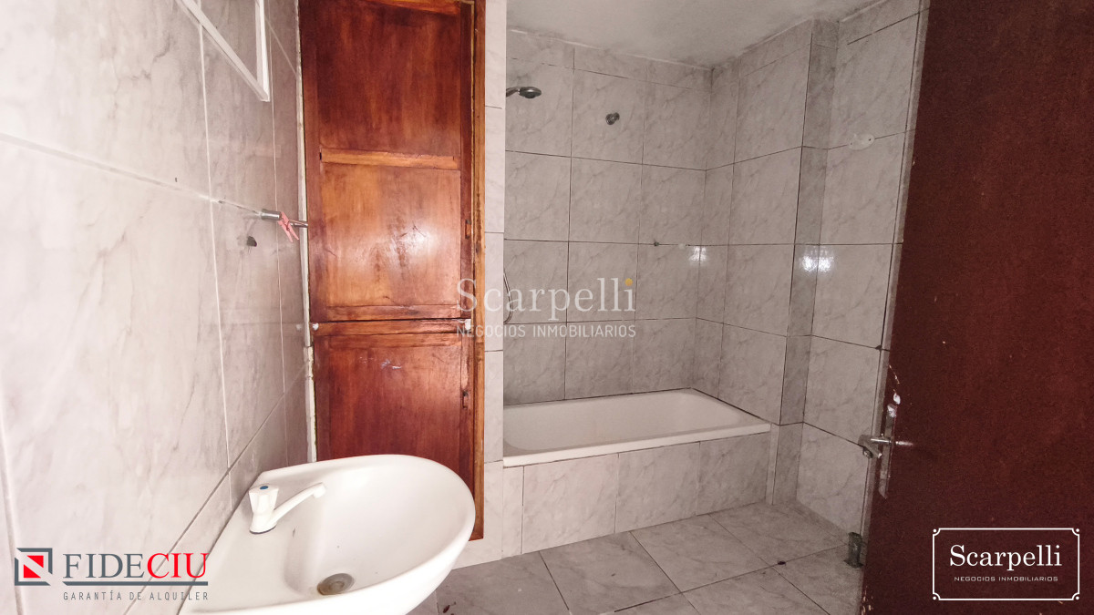 Casa ID.50482 - Amplia propiedad en buena esquina