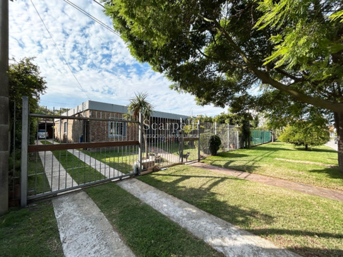 Casa ID.50460 - Venta De 2 Casas Dentro De Un Mismo Padrón En el mejor lugar de Punta Gorda