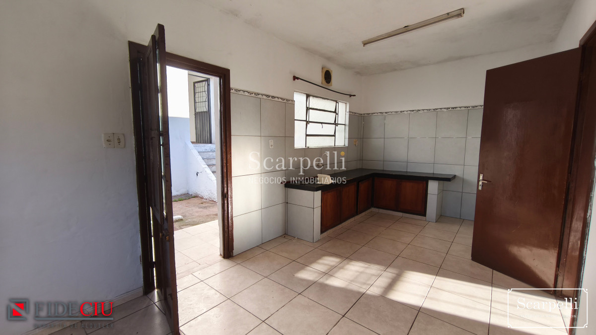 Casa ID.50482 - Amplia propiedad en buena esquina