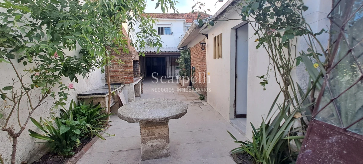 Casa ID.50359 - Venta Casa Carrasco Arocena próximo 2 o 3 dorm 3 baños Amplio Patio con parrillero