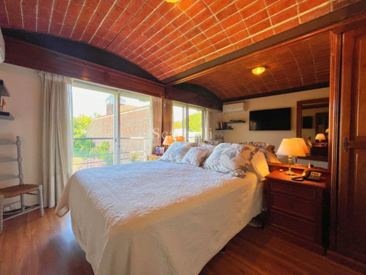 Casa ID.50502 - Arquitectura de Diseño Eladio Dieste Punta Gorda 4 Dormitorios + Piscina 