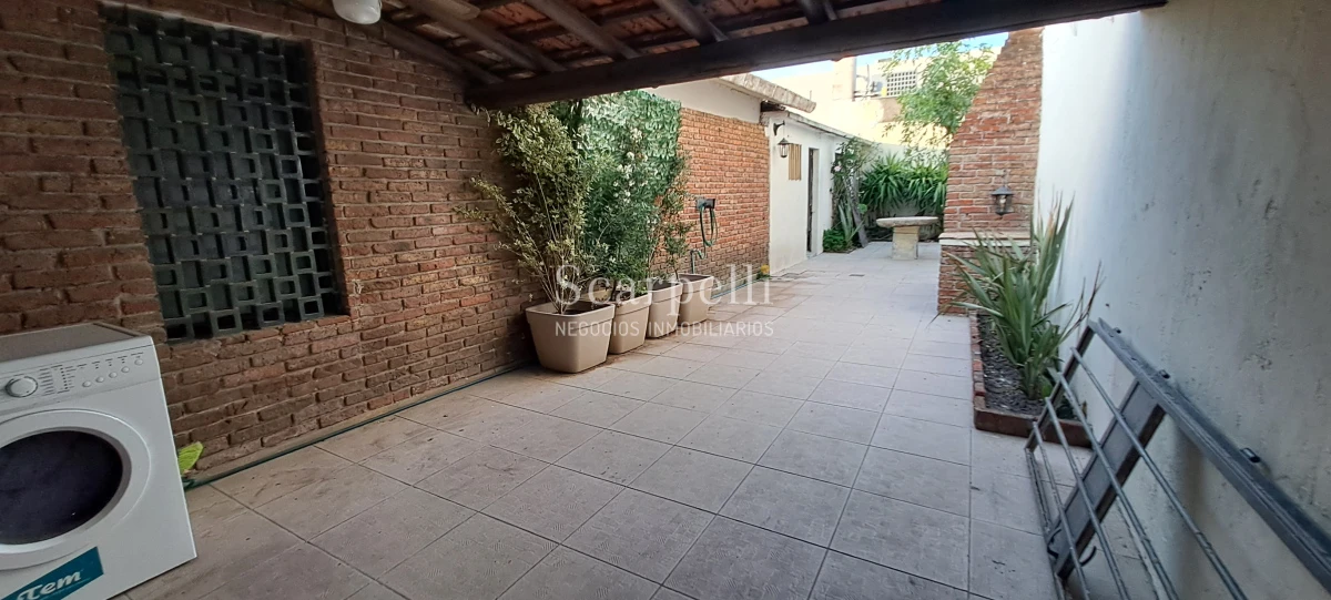 Casa ID.50359 - Venta Casa Carrasco Arocena próximo 2 o 3 dorm 3 baños Amplio Patio con parrillero