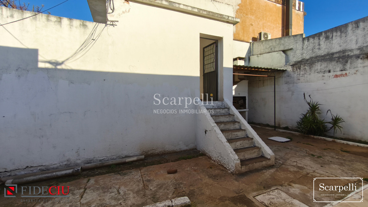 Casa ID.50482 - Amplia propiedad en buena esquina