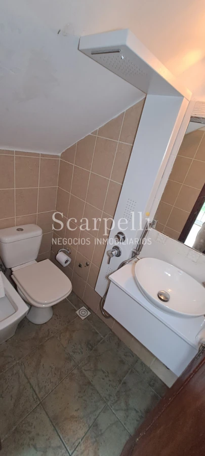Casa ID.50359 - Venta Casa Carrasco Arocena próximo 2 o 3 dorm 3 baños Amplio Patio con parrillero