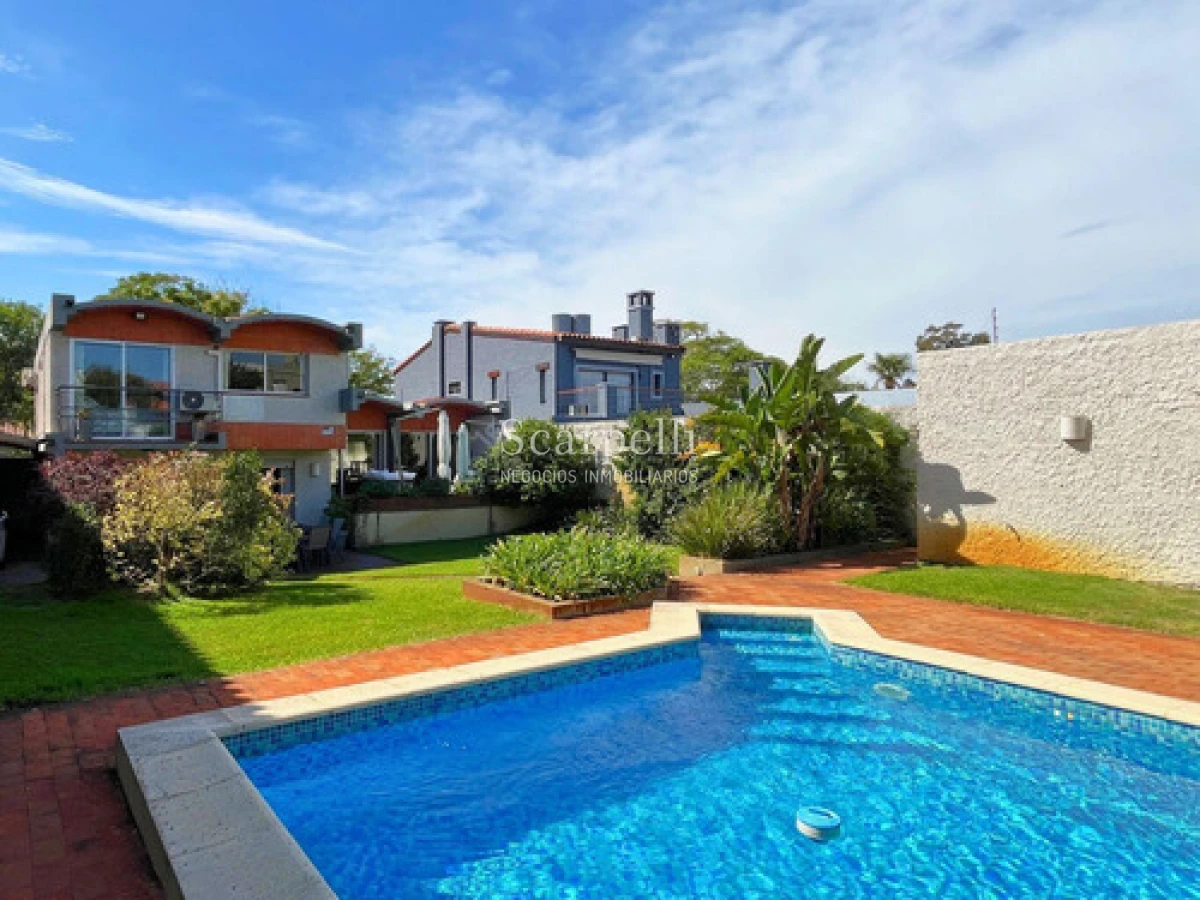 Casa ID.50502 - Arquitectura de Diseño Eladio Dieste Punta Gorda 4 Dormitorios + Piscina 