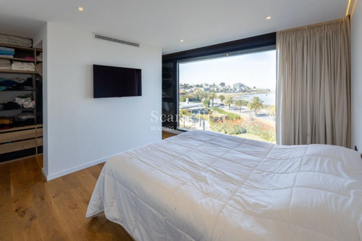 Casa ID.50491 - Venta Casa Tres Dormitorios Rambla De Punta Gorda con increíble vista y mucha luz