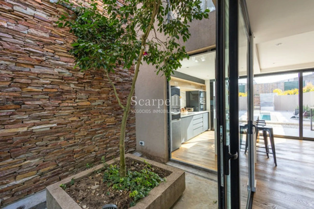 Casa ID.50491 - Venta Casa Tres Dormitorios Rambla De Punta Gorda con increíble vista y mucha luz