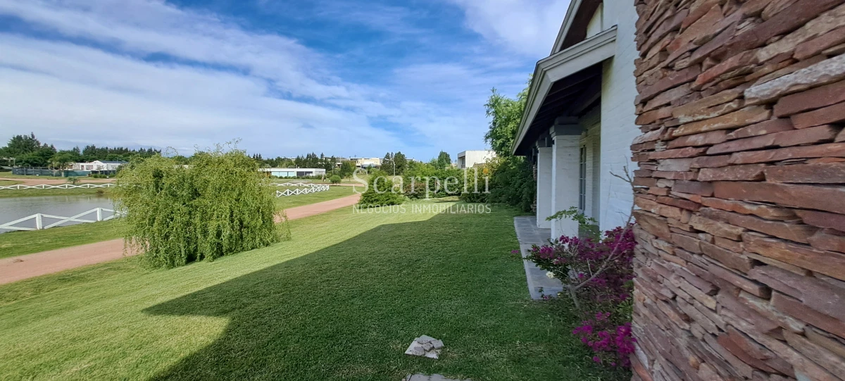 Casa ID.50371 - ALQUILER VENTA COLINAS DE CARRASCO PISCINA BARBACOA GRAN RESIDENCIA  SERVICIO 