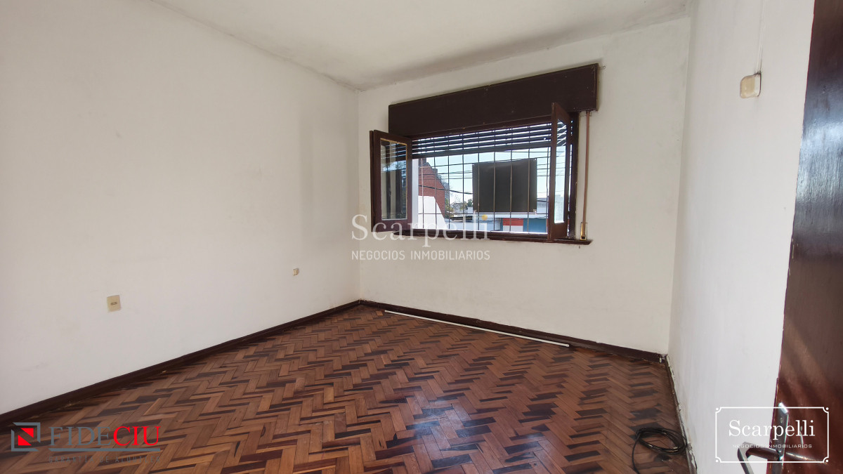 Casa ID.50482 - Amplia propiedad en buena esquina