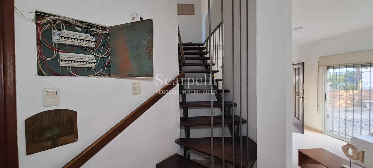 Casa ID.50359 - Venta Casa Carrasco Arocena próximo 2 o 3 dorm 3 baños Amplio Patio con parrillero