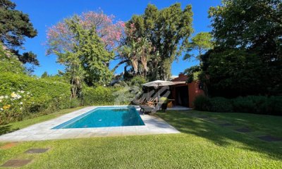 Casa En Venta En Carrasco Sur