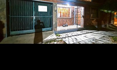 Venta y Alquiler Chalet 1 planta 3 dormitorios garage patio amplio con parrillero
