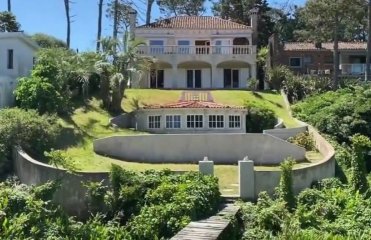 Estupendo Chalet Colonial Parada 31 Mansa con vista al mar y salida a 2 calles