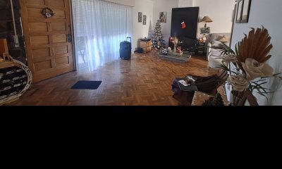 Venta Casa con Renta Próximo Club Náutico & Playa La Mulata 2 dormitorios + Servicio o Escritorio con Baño