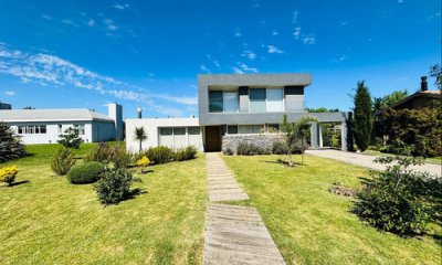 Venta Casa  4 Dormitorios Altos De La Tahona.