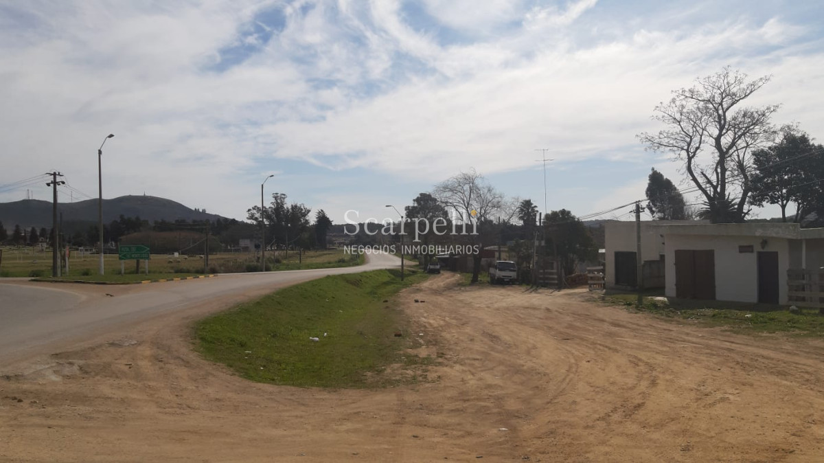 Chacra ID.12694 - Atención Desarrolladores e Inversores: En la entrada de la Ciudad de Minas Lavalleja casi 5 hás Estratégicas.-