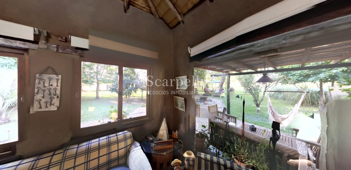 Chacra ID.13798 - Soñada Chacra de casi 4 hás. ! Equipada y diseñada para vivir todo el año próximo Ciudad de Las Piedras y tan solo 25 min. de Montevideo.-