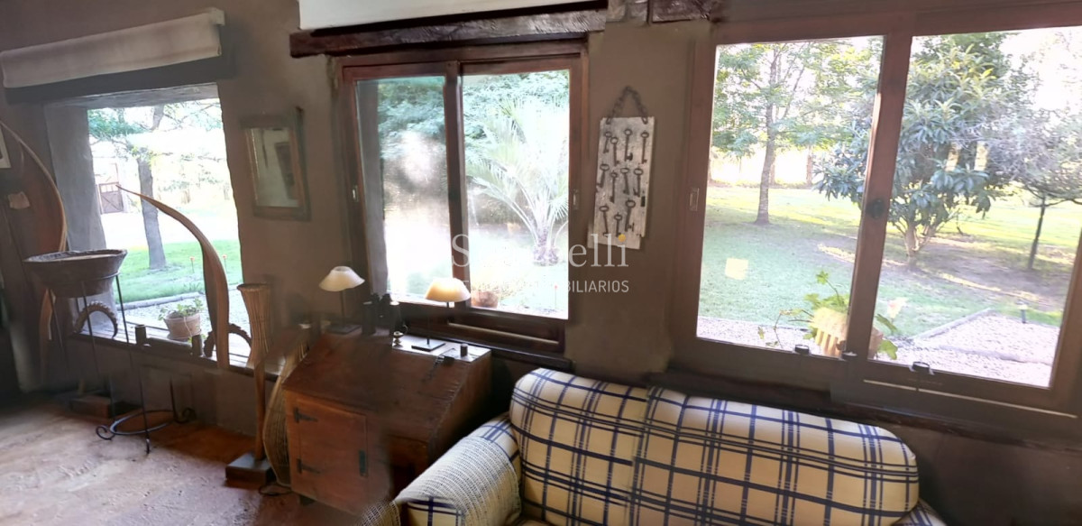Chacra ID.13798 - Soñada Chacra de casi 4 hás. ! Equipada y diseñada para vivir todo el año próximo Ciudad de Las Piedras y tan solo 25 min. de Montevideo.-