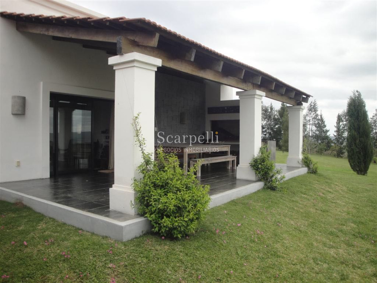 Chacra ID.16382 - Pueblo Edén: Maldonado proximo a Ciudad de Minas Lavalleja: Gran Casco con Piscina y todas las Comodidades