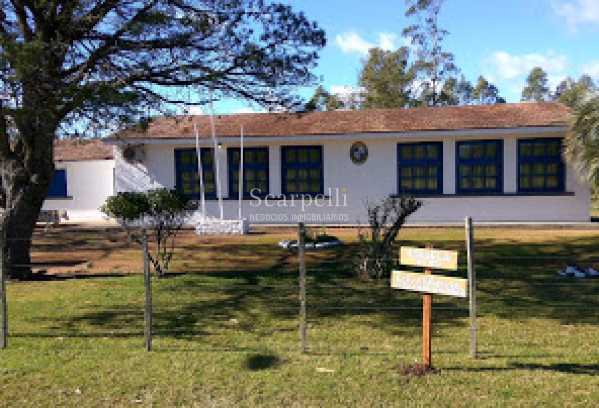 Chacra ID.16382 - Pueblo Edén: Maldonado proximo a Ciudad de Minas Lavalleja: Gran Casco con Piscina y todas las Comodidades
