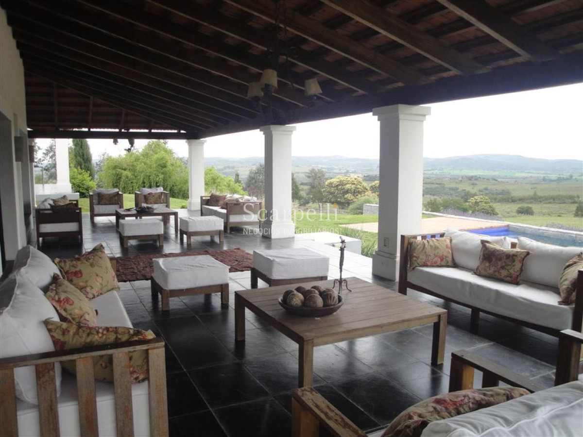 Chacra ID.16382 - Pueblo Edén: Maldonado proximo a Ciudad de Minas Lavalleja: Gran Casco con Piscina y todas las Comodidades