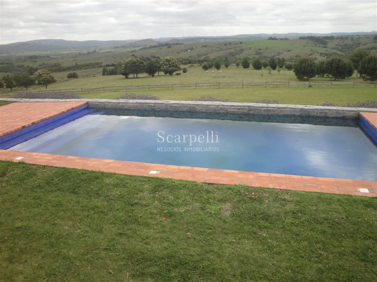 Chacra ID.16382 - Pueblo Edén: Maldonado proximo a Ciudad de Minas Lavalleja: Gran Casco con Piscina y todas las Comodidades