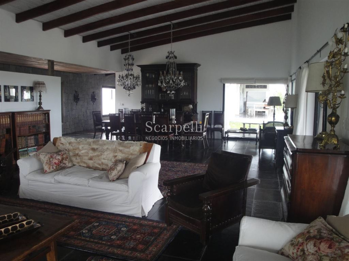 Chacra ID.16382 - Pueblo Edén: Maldonado proximo a Ciudad de Minas Lavalleja: Gran Casco con Piscina y todas las Comodidades