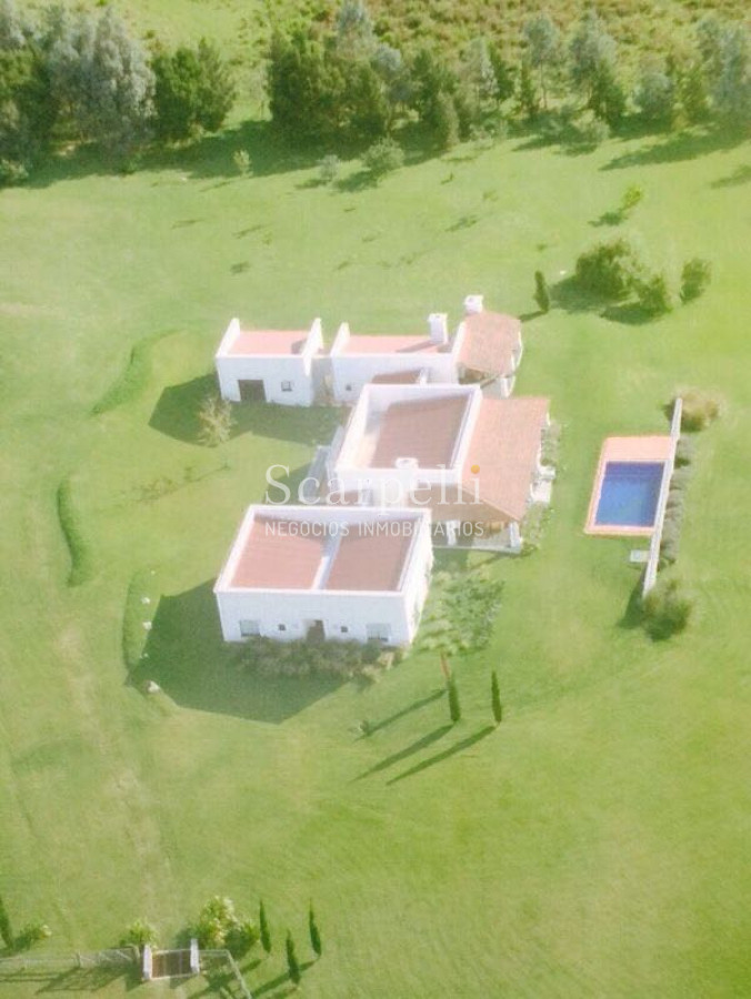 Chacra ID.16382 - Pueblo Edén: Maldonado proximo a Ciudad de Minas Lavalleja: Gran Casco con Piscina y todas las Comodidades