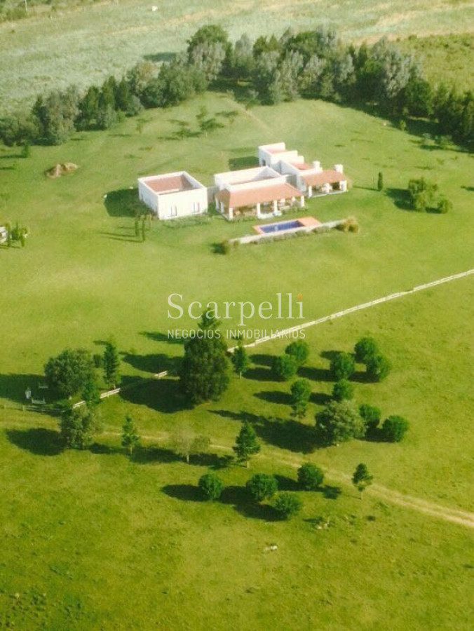 Chacra ID.16382 - Pueblo Edén: Maldonado proximo a Ciudad de Minas Lavalleja: Gran Casco con Piscina y todas las Comodidades