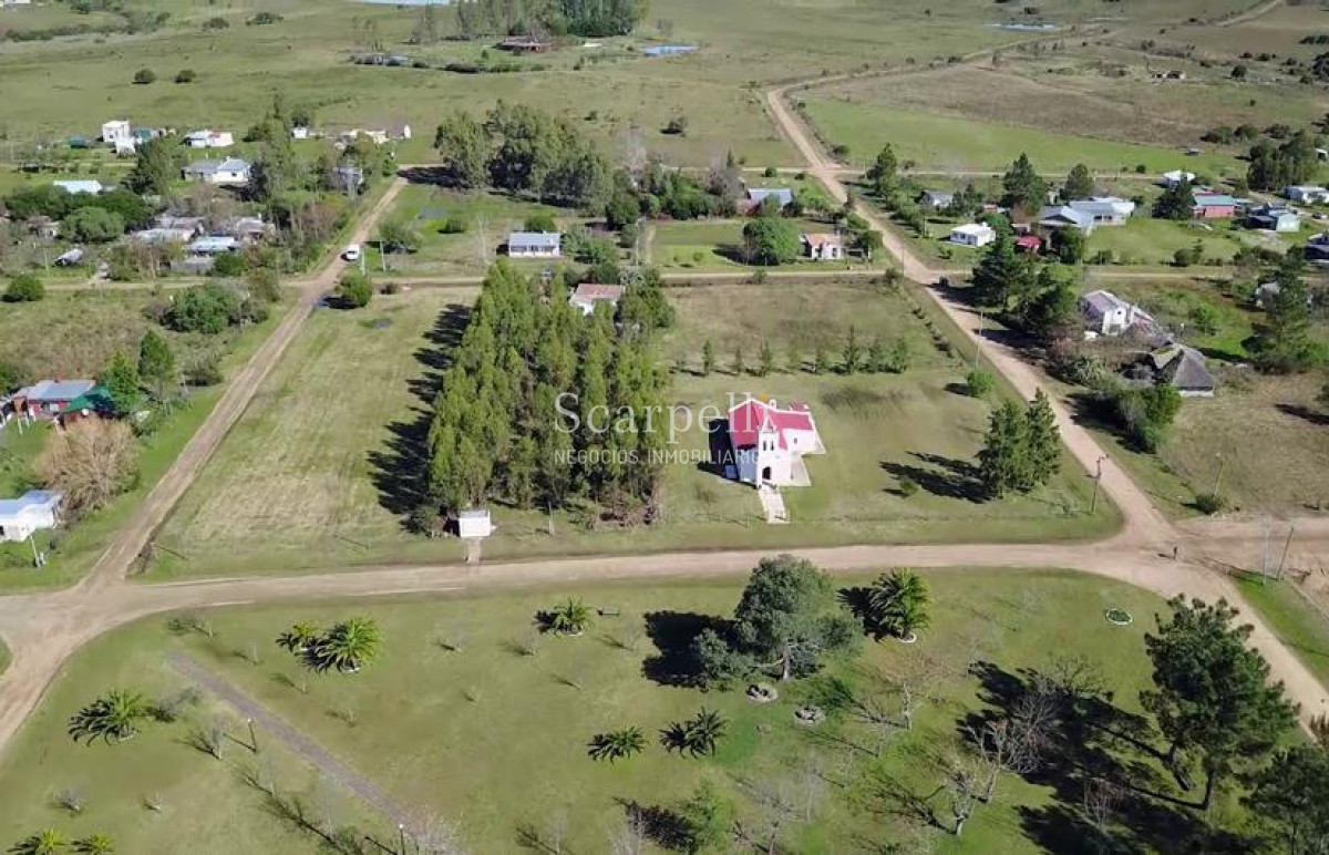 Chacra ID.16382 - Pueblo Edén: Maldonado proximo a Ciudad de Minas Lavalleja: Gran Casco con Piscina y todas las Comodidades