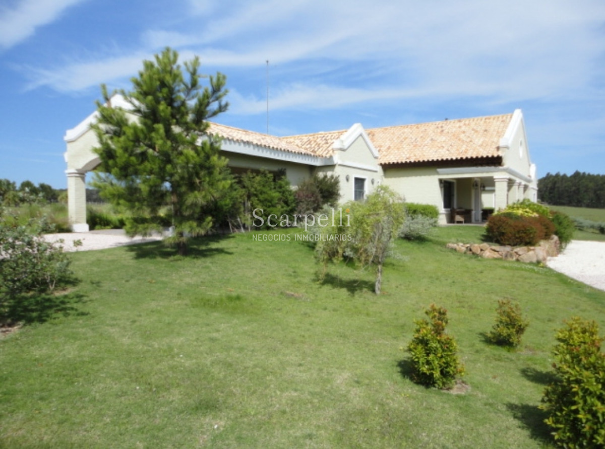 Chacra ID.17175 - Manantiales: Chacra de 5 hás en inmejorable entorno muy próximo a Fundación  Atchugarry Ruta 104  * iDeal Proyecto Turístico /  Hotel Boutique.-