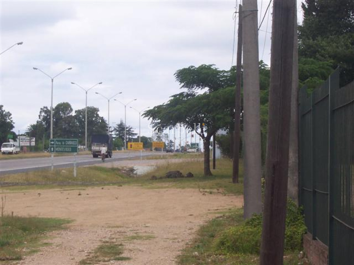 Chacra ID.29521 - Importante Terreno con 110 mts. de Frente a Ruta 8 muy próximo a Ciudad de Pando y Ruta 101.-