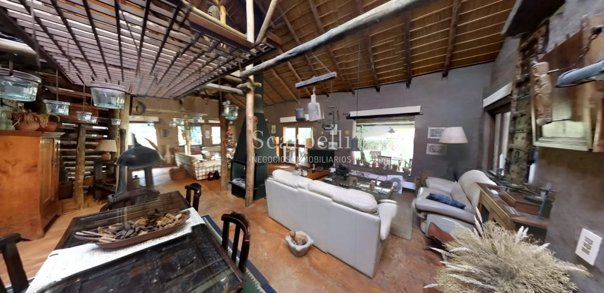 Chacra ID.13798 - Soñada Chacra de casi 4 hás. ! Equipada y diseñada para vivir todo el año próximo Ciudad de Las Piedras y tan solo 25 min. de Montevideo.-