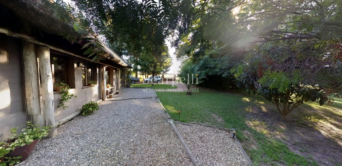 Chacra ID.13798 - Soñada Chacra de casi 4 hás. ! Equipada y diseñada para vivir todo el año próximo Ciudad de Las Piedras y tan solo 25 min. de Montevideo.-