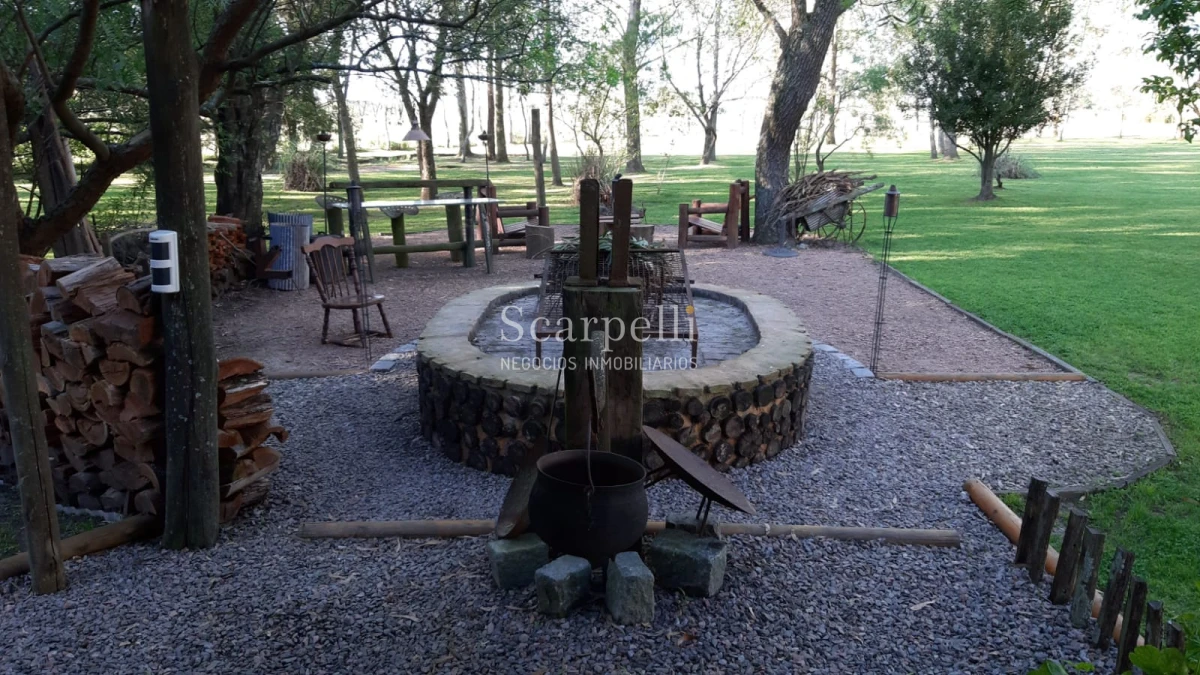 Chacra ID.13798 - Soñada Chacra de casi 4 hás. ! Equipada y diseñada para vivir todo el año próximo Ciudad de Las Piedras y tan solo 25 min. de Montevideo.-