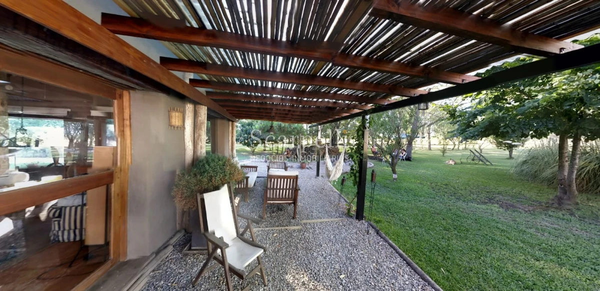 Chacra ID.13798 - Soñada Chacra de casi 4 hás. ! Equipada y diseñada para vivir todo el año próximo Ciudad de Las Piedras y tan solo 25 min. de Montevideo.-