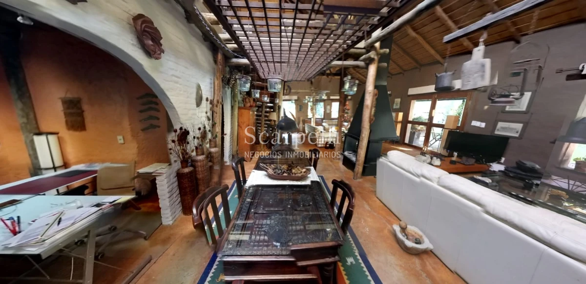 Chacra ID.13798 - Soñada Chacra de casi 4 hás. ! Equipada y diseñada para vivir todo el año próximo Ciudad de Las Piedras y tan solo 25 min. de Montevideo.-