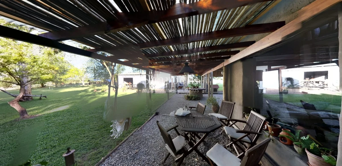 Chacra ID.13798 - Soñada Chacra de casi 4 hás. ! Equipada y diseñada para vivir todo el año próximo Ciudad de Las Piedras y tan solo 25 min. de Montevideo.-