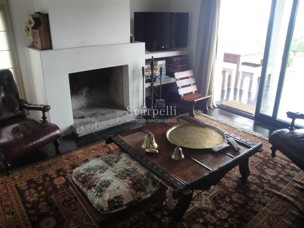 Chacra ID.16382 - Pueblo Edén: Maldonado proximo a Ciudad de Minas Lavalleja: Gran Casco con Piscina y todas las Comodidades