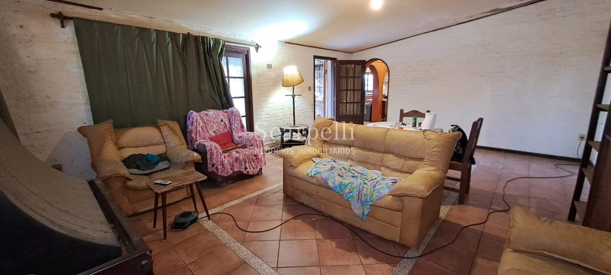 Chacra ID.46361 - Melilla: Chacra de mas de 4 hás Próximo a Ruta 5 sobre Cno. Peixoto con Casa completa y  Galpones.-