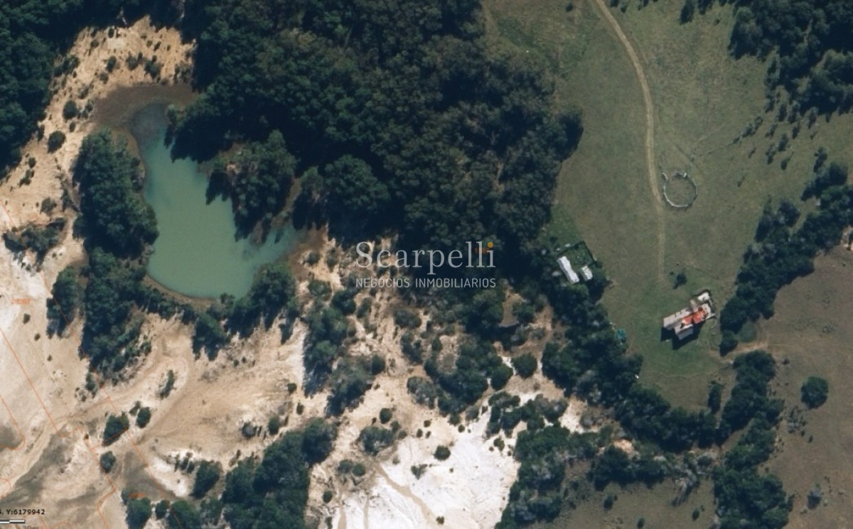 Campo Ref.46797 - Importante Chacra Marítima Proximo Cabo Polonio Uruguay con Playa practicamente privada en casi 1 km. de extensión frente al Océano Atlántico.-