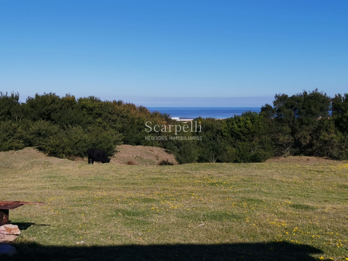 Campo Ref.46797 - Importante Chacra Marítima Proximo Cabo Polonio Uruguay con Playa practicamente privada en casi 1 km. de extensión frente al Océano Atlántico.-