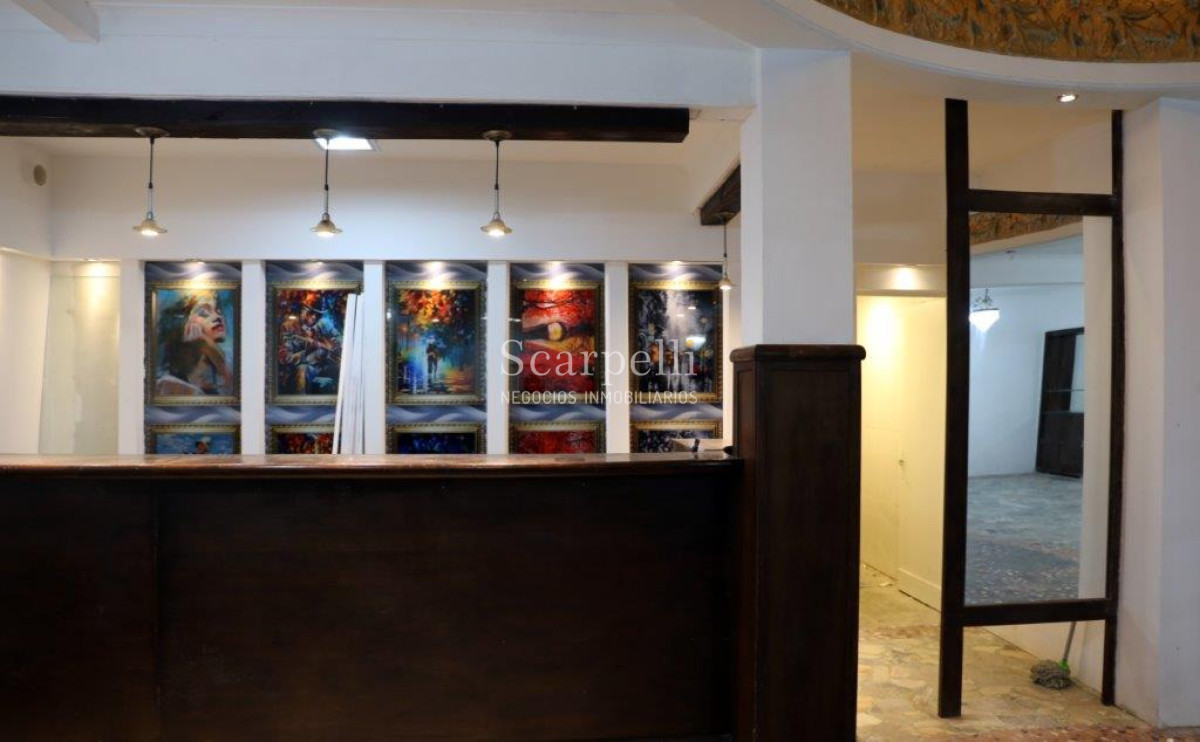 Local Comercial ID.10584 - Local de Categoría y Estilo frente al Teatro Solis único en Uruguay por su fineza y terminaciones principio siglo XX