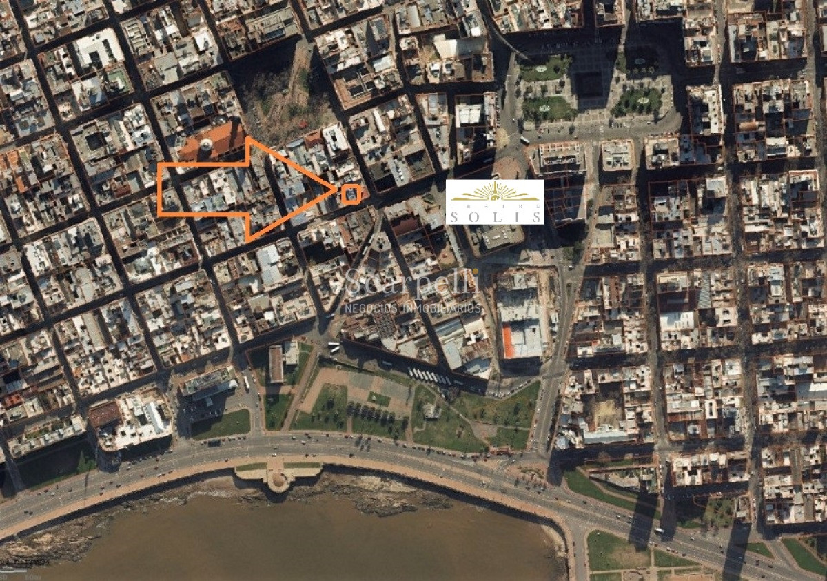 Local Comercial ID.10584 - Local de Categoría y Estilo frente al Teatro Solis único en Uruguay por su fineza y terminaciones principio siglo XX