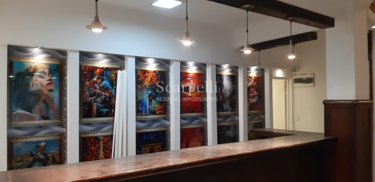 Local Comercial ID.10584 - Local de Categoría y Estilo frente al Teatro Solis único en Uruguay por su fineza y terminaciones principio siglo XX