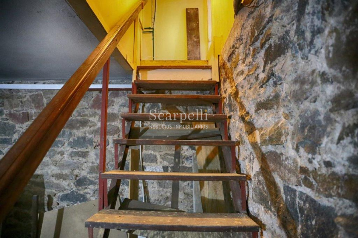 Local Comercial ID.10584 - Local de Categoría y Estilo frente al Teatro Solis único en Uruguay por su fineza y terminaciones principio siglo XX