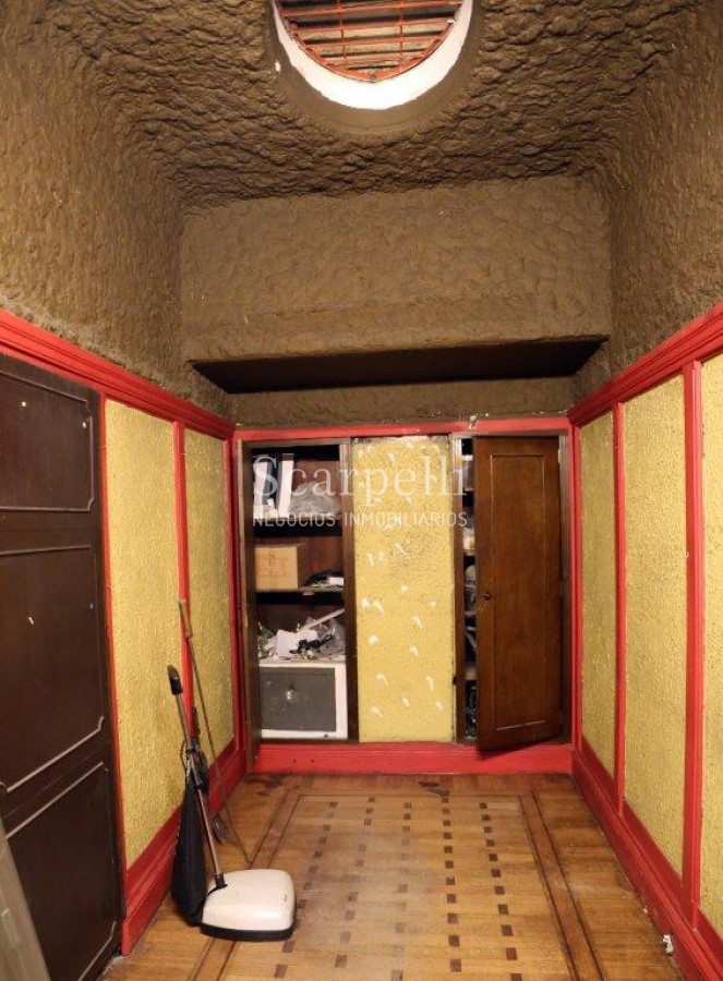 Local Comercial ID.10584 - Local de Categoría y Estilo frente al Teatro Solis único en Uruguay por su fineza y terminaciones principio siglo XX