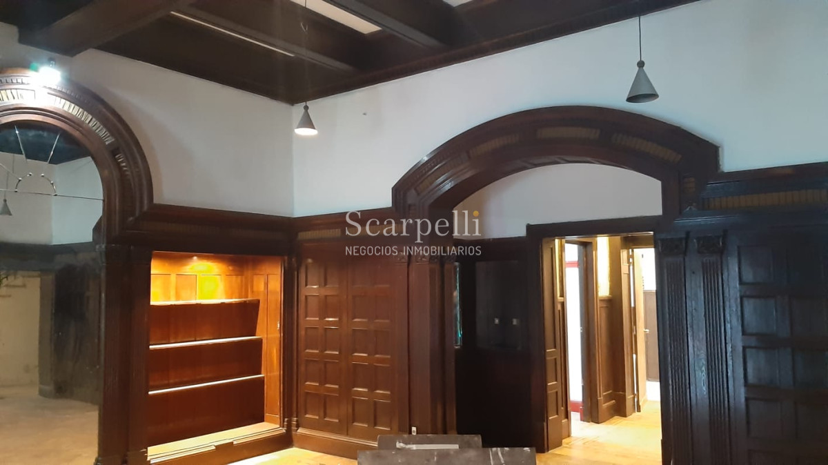 Local Comercial ID.10584 - Local de Categoría y Estilo frente al Teatro Solis único en Uruguay por su fineza y terminaciones principio siglo XX